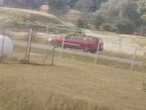 Do školy u Prahy se vydal muž se zbraní, policie po něm pátrá i v hlavním městě
