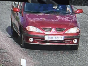 Do školy u Prahy se vydal muž se zbraní, policie po něm pátrá i v hlavním městě