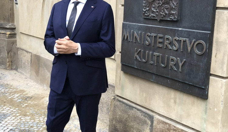Estébák bez páteře, pustil se moderátor Novotný do ministra kultury Klempíře