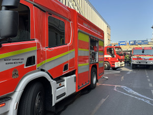Hořela střecha hotelu v centru Prahy, hasiči vyhlásili třetí stupeň poplachu