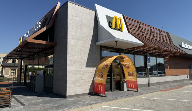 McDonald's otevřel brány v Kutné Hoře. První restaurace ve městě stříbra