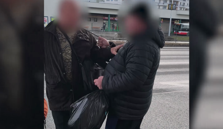 Cestující měl po potyčce zlomená žebra.