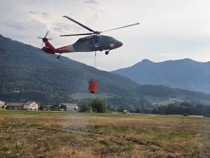 S požáry ve Francii bojují i dva letečtí záchranáři z Prahy