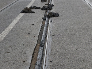 Vysoké teploty poškodily tramvajovou trať mezi Florencí a Palmovkou