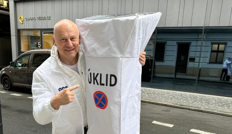 Stáhněte Dvořáka z kandidátky, požaduje vedení ODS po Praze 1. Nevysvětlil otázky kolem majetku