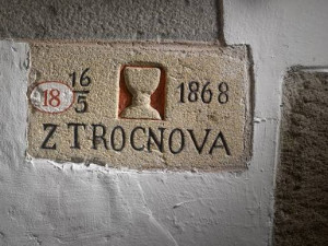 Měl být z Řípu, dorazil z Radhoště. Základní kámen Národního divadla má překvapivý příběh