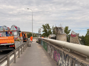 Zřícenou plastiku Rovnováha nahradí přesná replika, bude ze speciálního betonu
