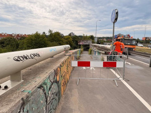 Zřícenou plastiku Rovnováha nahradí přesná replika, bude ze speciálního betonu