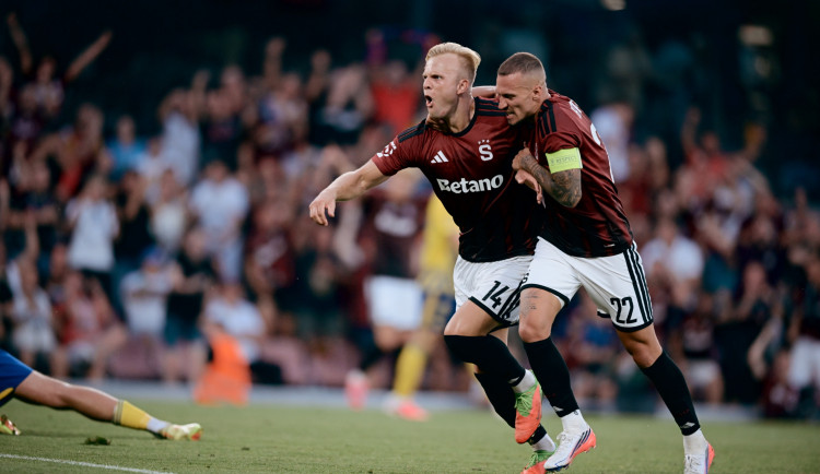 Sparta porazila Zlína 3:1, gól Nora Brunese oslavili vikingským veslováním