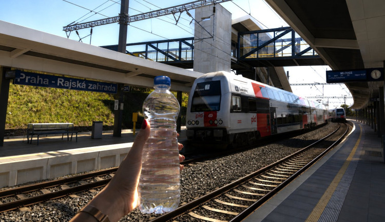 Jízda vlakem v tropickém vedru: Klimatizace může selhat, upozorňují České dráhy