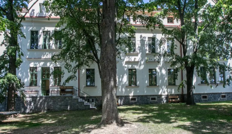 Bohnice hájí omezené vstupy, důvodem je bezpečnost a klid pacientů