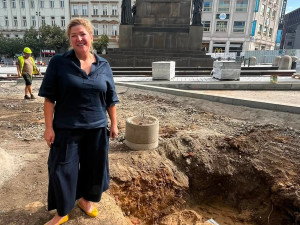 Pod trať na Václavské náměstí uložili časovou schránku, je v ní 30 předmětů