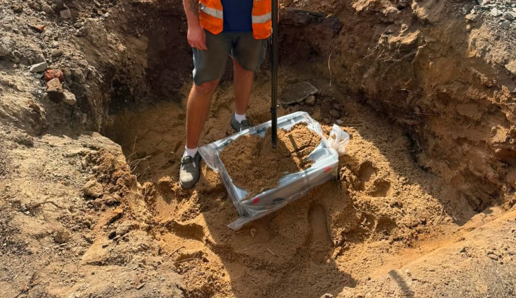 Pod trať na Václavské náměstí uložili časovou schránku, je v ní 30 předmětů