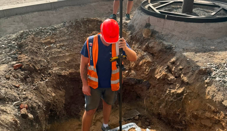 Pod trať na Václavském náměstí uložili časovou schránku, je v ní 30 předmětů