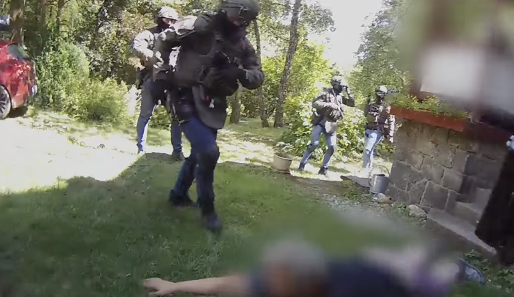 Policisté vyřešili 15 let starý mord v Karlíně. Vrah se prozradil vyhrožováním sestře