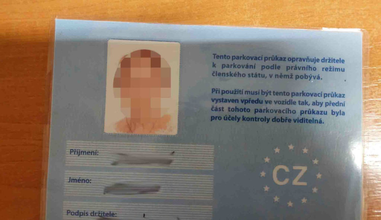 Průkaz byl falešný.