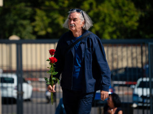 FOTO: Poslední rozloučení s Milanem Knížákem. Při obřadu promluvili Klaus a Klempíř