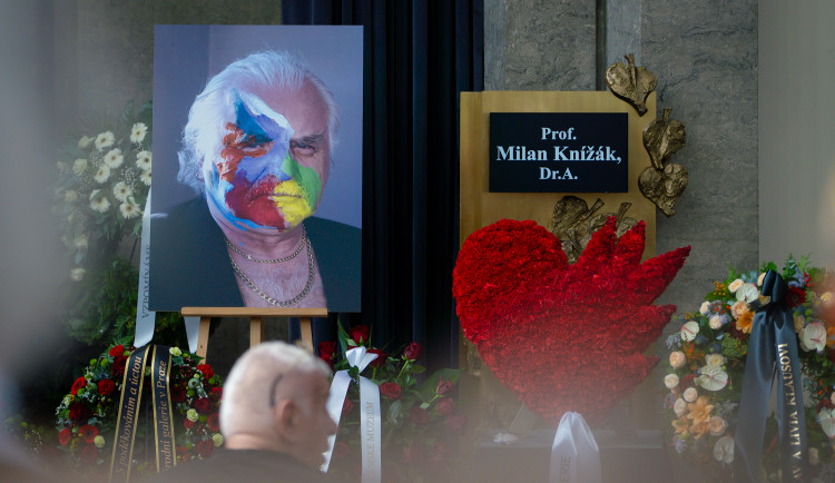 FOTO: Poslední rozloučení s Milanem Knížákem. Při obřadu promluvili Klaus a Klempíř