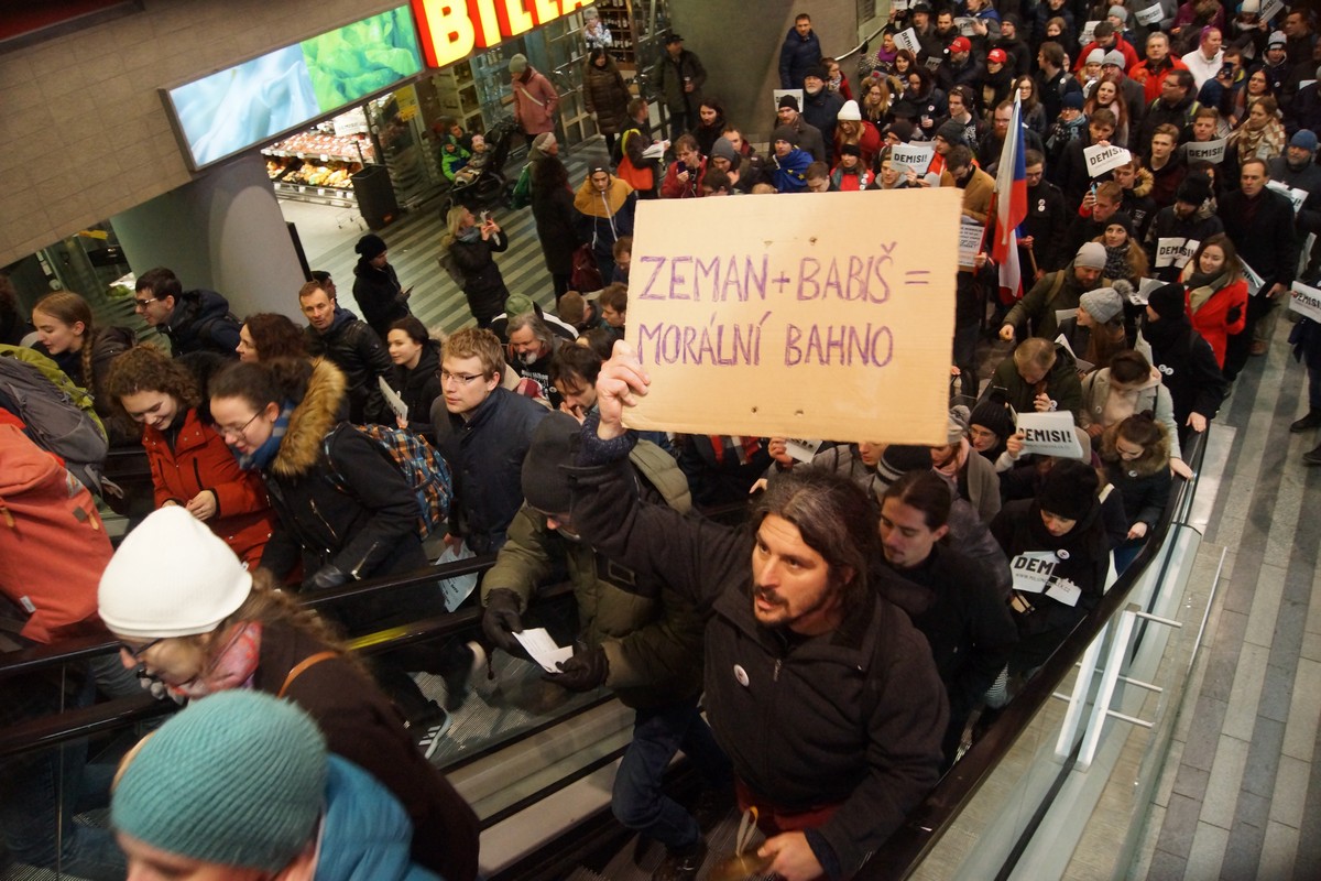  Demonstrace proti Babišovi se účastnilo 50 tisíc lidí. Za týden se akce bude opakovat