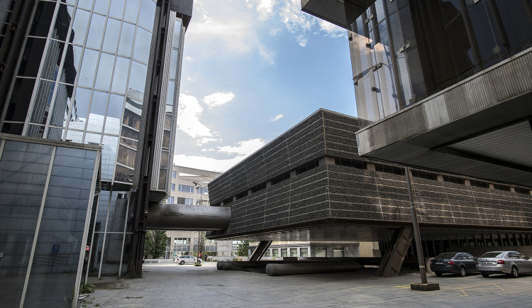 Demolice Transgasu jde do finále.