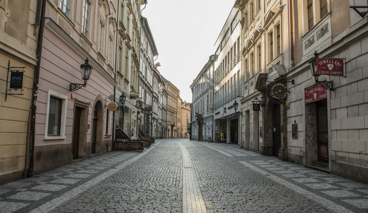 FOTOGALERIE: Vydejte se na procházku liduprázdnou Prahou