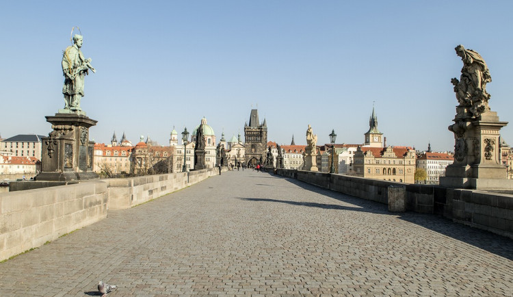 FOTOGALERIE: Vydejte se na procházku liduprázdnou Prahou