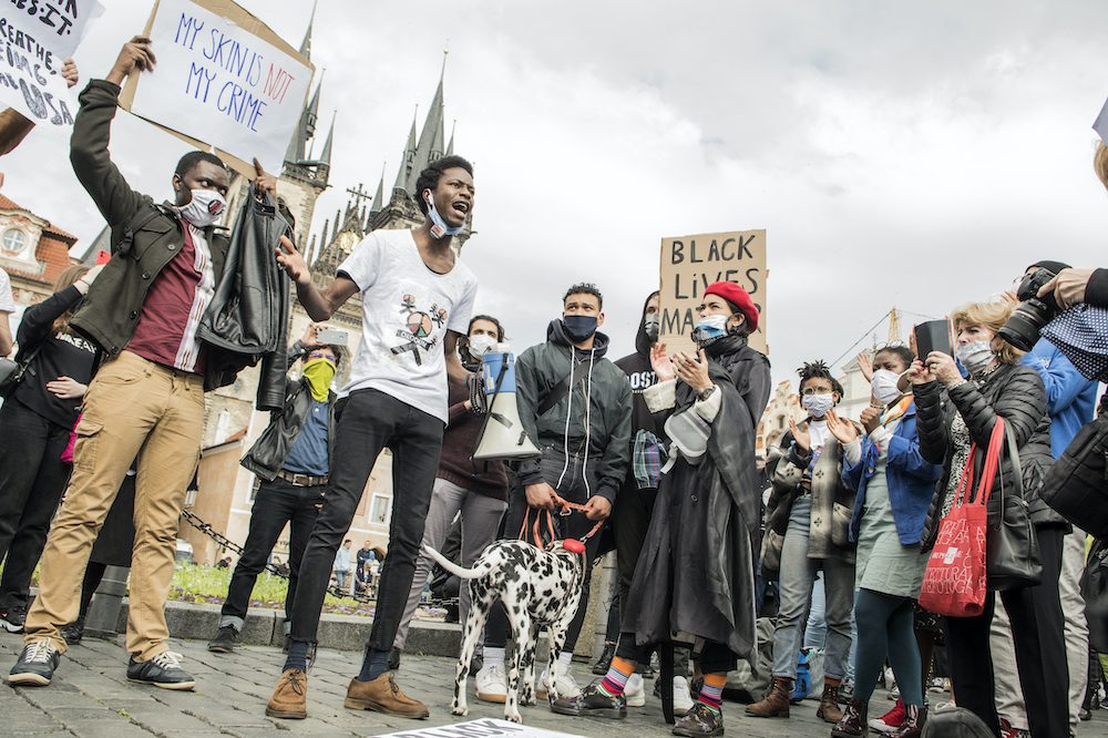 V Praze protestovaly stovky lidí proti policejnímu násilí