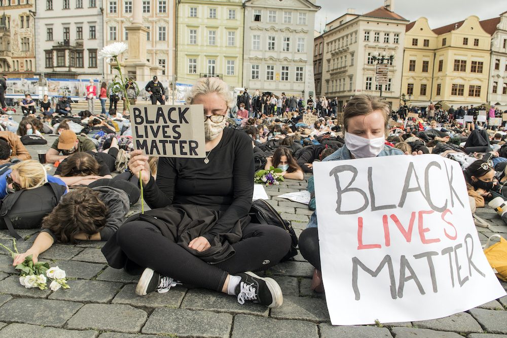 V Praze protestovaly stovky lidí proti policejnímu násilí