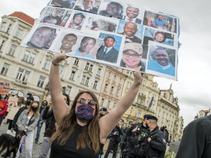 V Praze protestovaly stovky lidí proti policejnímu násilí