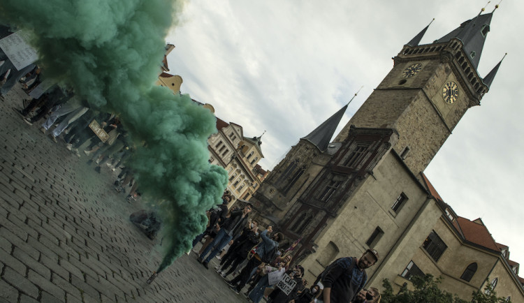 V Praze protestovaly stovky lidí proti policejnímu násilí