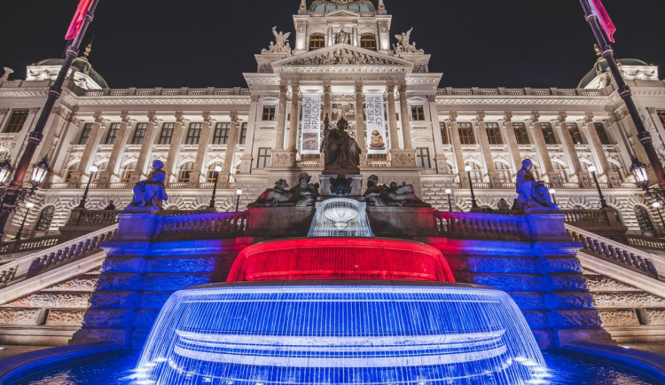 FOTOGALERIE: Vydejte se na procházku večerní Prahou. Z Václaváku přes Karlův most až na Hrad