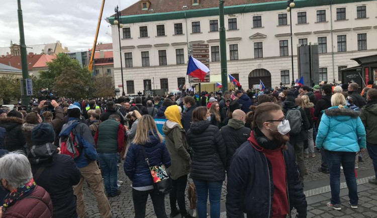 FOTOGALERIE: Vláda likviduje životy, naše práva a naši zem, znělo na demonstraci v Praze