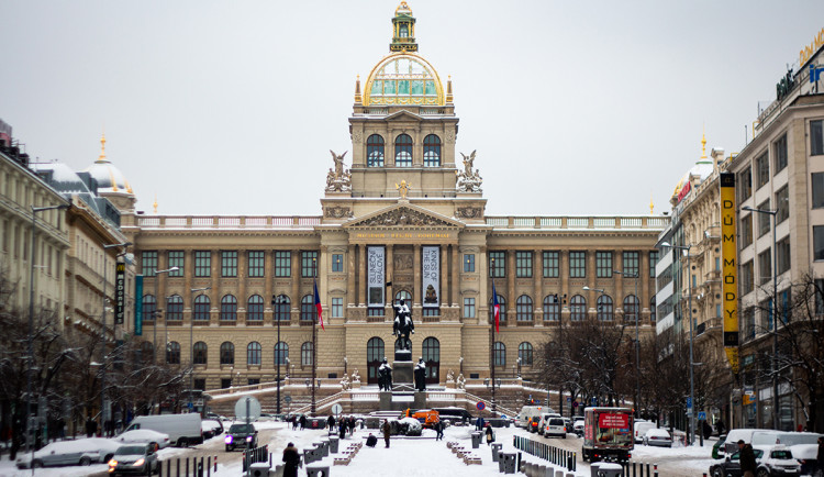 Sněhová peřina přikryla Prahu. Podívejte se na zasněžené hlavní město