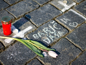 Babička Věra nebo děda František. Křížky na Staromáku dostávají konkrétní jména