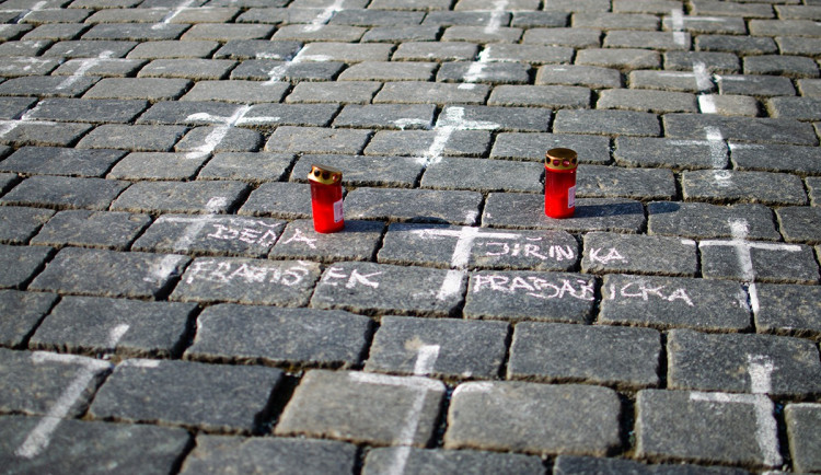 Babička Věra nebo děda František. Křížky na Staromáku dostávají konkrétní jména