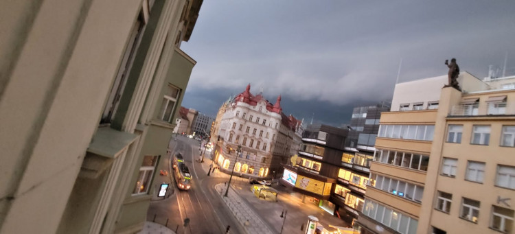 Obloha očima čtenářů. Podívejte se, jak vypadala včerejší bouřka v Praze