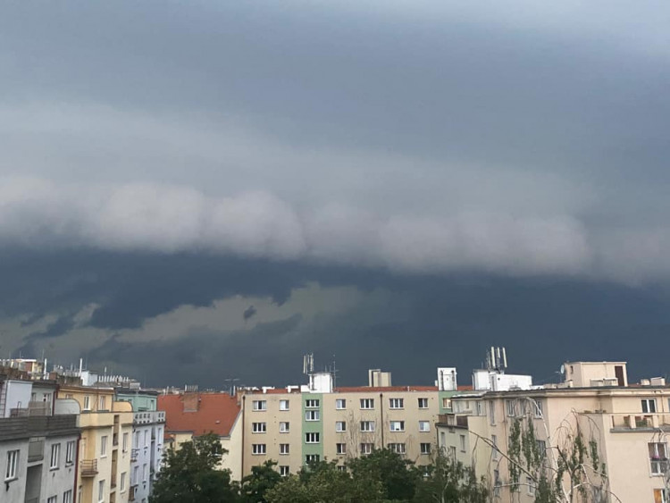 Obloha očima čtenářů. Podívejte se, jak vypadala včerejší bouřka v Praze