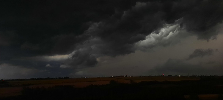 Obloha očima čtenářů. Podívejte se, jak vypadala včerejší bouřka v Praze