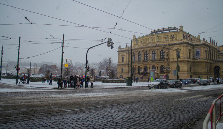 První sníh letošní zimy v Praze