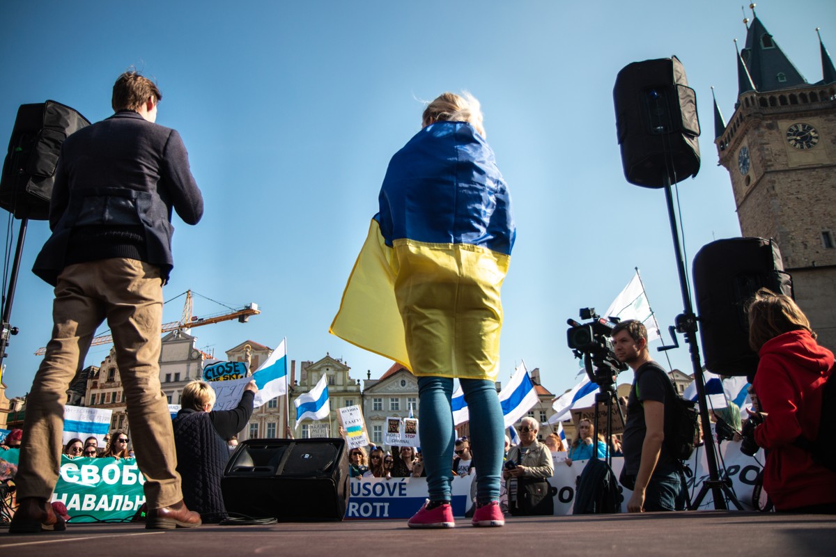 FOTOGALERIE: V Praze demonstrovali Rusové proti Putinovi