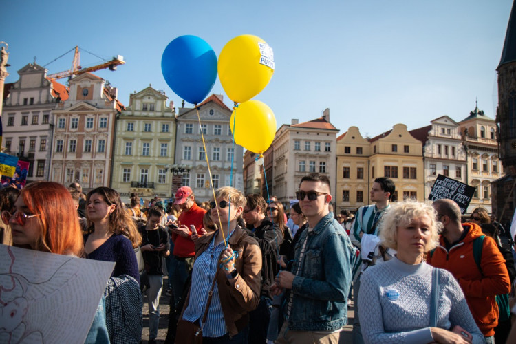 FOTOGALERIE: V Praze demonstrovali Rusové proti Putinovi