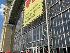 FOTOGALERIE: Podívejte se do Průmyslového paláce, kde probíhá rekonstrukce