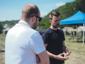 FOTOGALERIE: Z nádraží do stanů. Podívejte se, kde budou spát uprchlíci z Ukrajiny