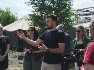 FOTOGALERIE: Z nádraží do stanů. Podívejte se, kde budou spát uprchlíci z Ukrajiny