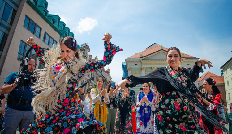FOTOGALERIE: Centrem Prahy prošel průvod stovek Romů. Podívejte se