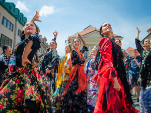 FOTOGALERIE: Centrem Prahy prošel průvod stovek Romů. Podívejte se