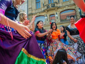 FOTOGALERIE: Centrem Prahy prošel průvod stovek Romů. Podívejte se