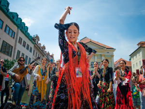 FOTOGALERIE: Centrem Prahy prošel průvod stovek Romů. Podívejte se