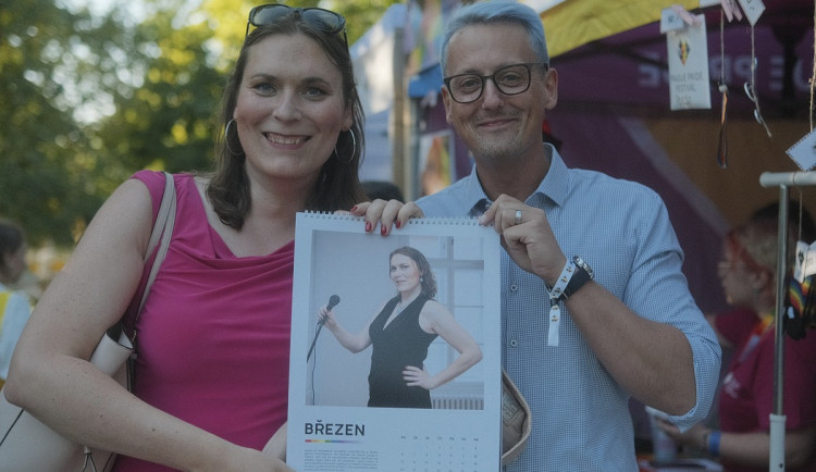 FOTOGALERIE: Praha září duhou. Proběhlo slavnostní zahájení Prague Pride
