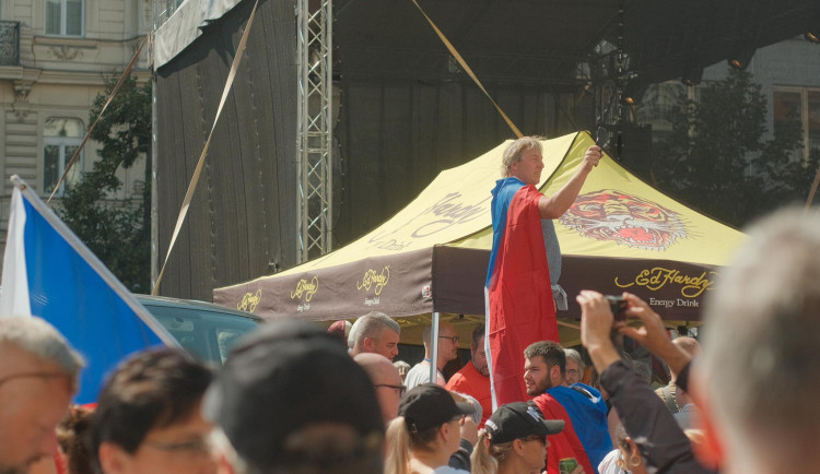 FOTOGALERIE: Na demonstraci proti vládě přišlo na 70 tisíc lidí